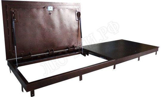 Напольный люк Дворник Уголок, нержавеющий рифленый лист, 2 створки Напольный люк Дворник Уголок, нержавеющий рифленый лист, 2 створки